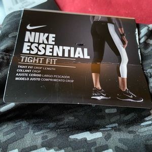 Nike Dri-Fit 3X  Tight Fit Essential Space
Dyed Cropped Running Tights Leggings